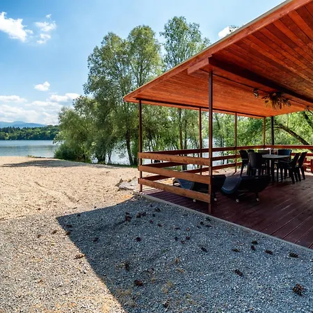 Mobilny Domcek Na Brehu Liptovskej Mary Bobrovník